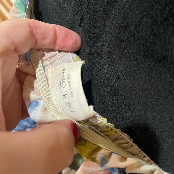 1.4.3. Story by Line Up Large Off The Shoulder Floral Blouse Spring Easter - Picture 2 of 3